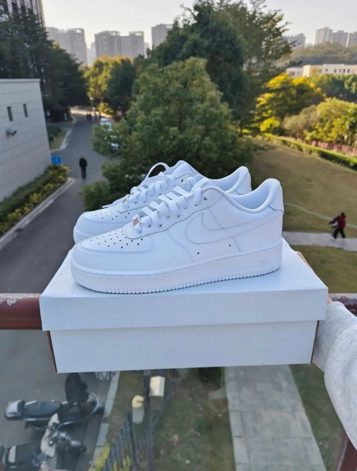 AF1 'WHITE' Kickrs Hub
